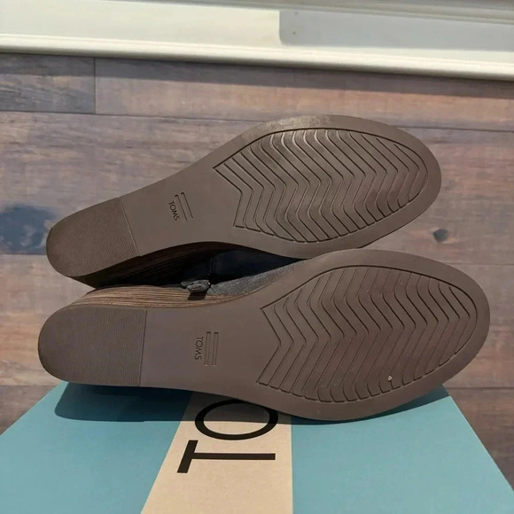 Grey NEW in box Sadie TOMS size 8 heeled suede boots - Picture 8 of 9